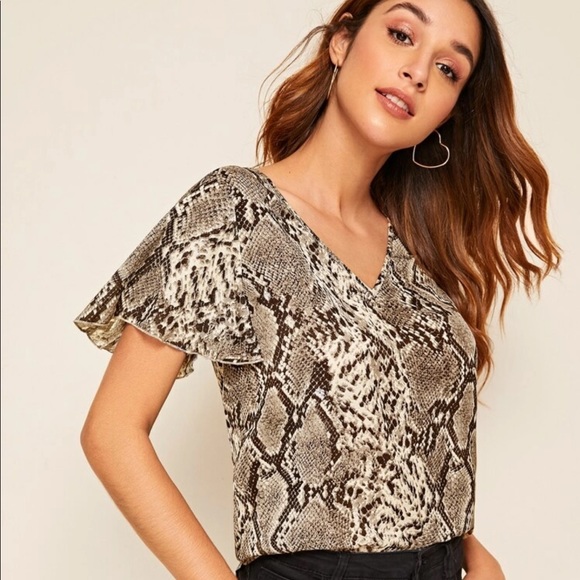 V neck flutter sleeve snakeskin print blouse - Picture 4 of 4